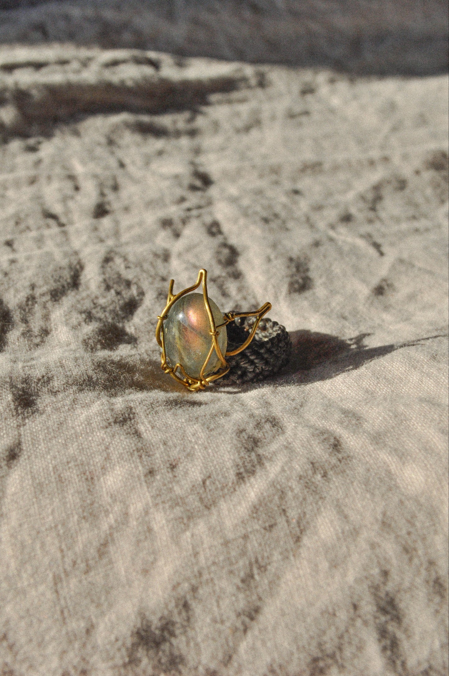 Anel Lótus com Labradorite