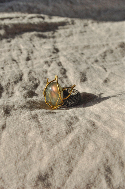 Anel Lótus com Labradorite