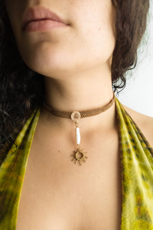 Colar Sol com Pérola + Quartzo